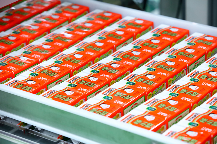 納豆工場の製造ライン