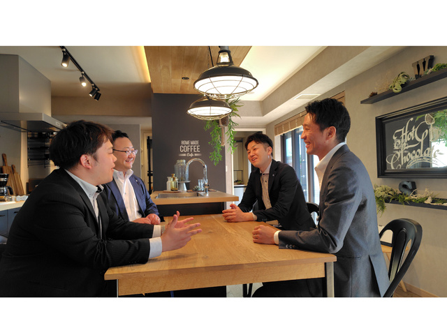 展示場営業風景　ウィザースホーム