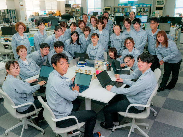 バイホロン社員集合写真