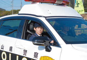 富山県警パトカー