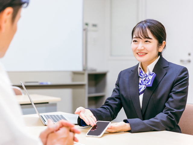 女性 スマートフォンの案内