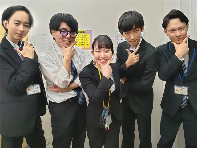 女性講師が真ん中5名