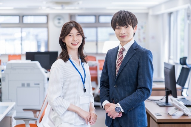 オフィスの写真／男女スタッフ