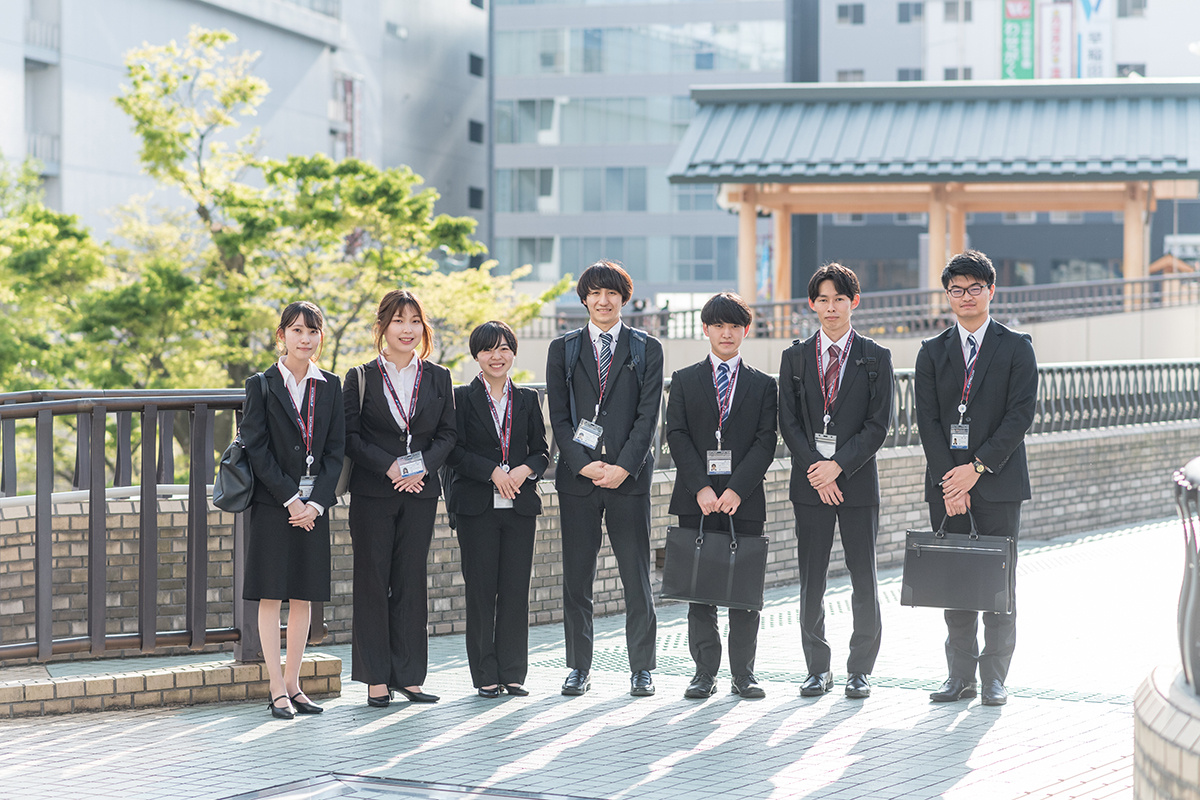 先輩社員たち