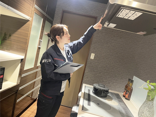 女性スタッフ