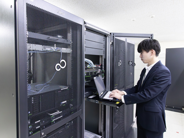 ㈱FSK_注目1サーバー室