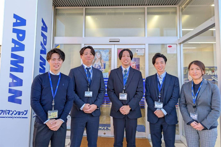 マイハウスのスタッフ集合写真