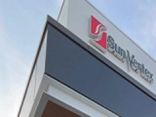 サンヴァーテックス　社屋ロゴアップ