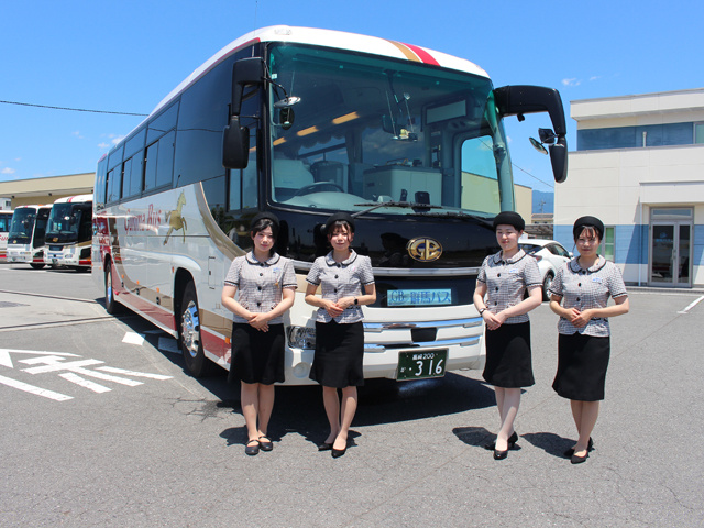 観光バスガイドとバス