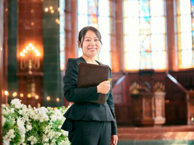 メモリードグループ／婚礼部／女性スタッフ写真