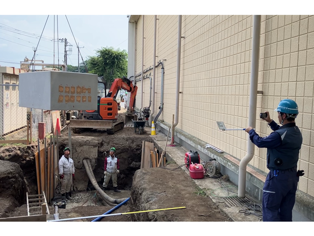 屋外の工事現場の風景
