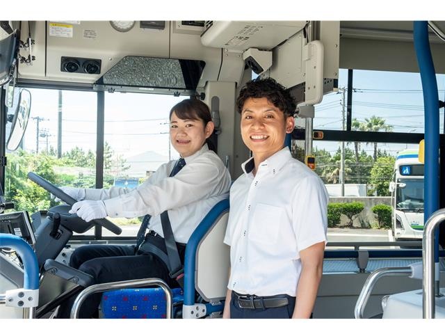 バス運転手の男女