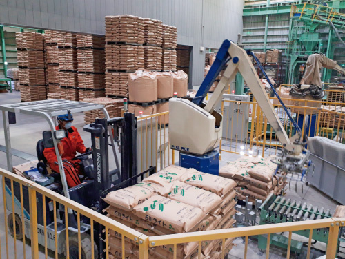 石川ライト工業(株)の従業員