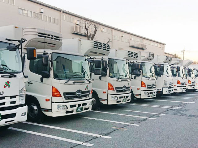 サンエー物流のトラックの写真