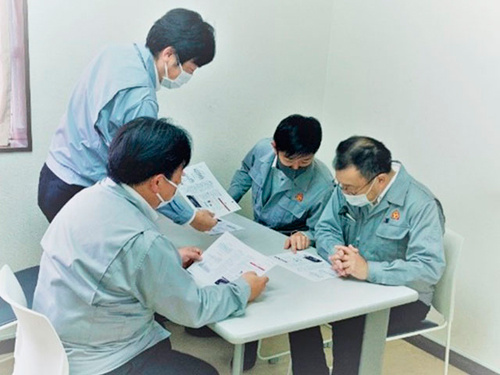 会議中の写真/旭段ボール株式会社