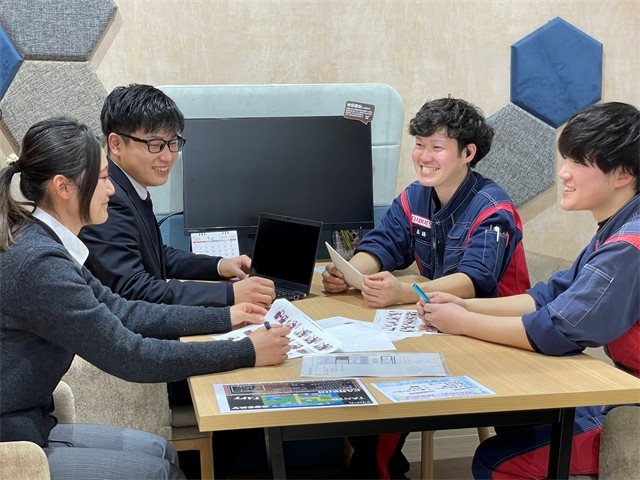 談笑している人たち