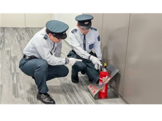 警備員/消火器点検中