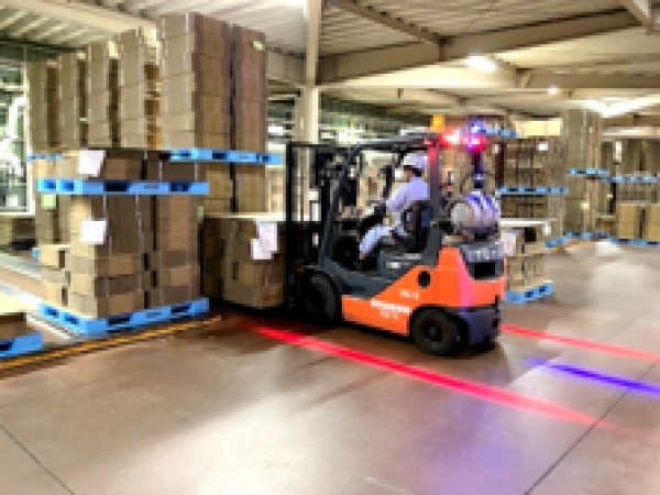 フォークリフト