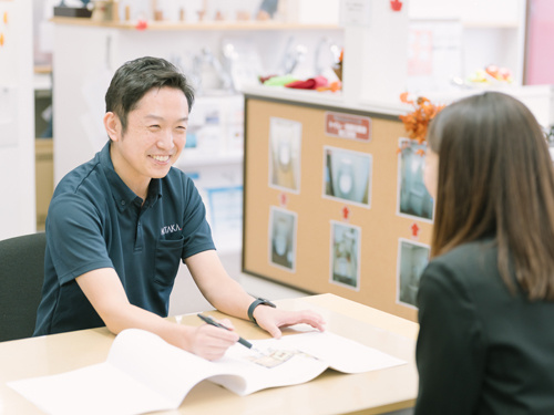 提案中の営業スタッフ