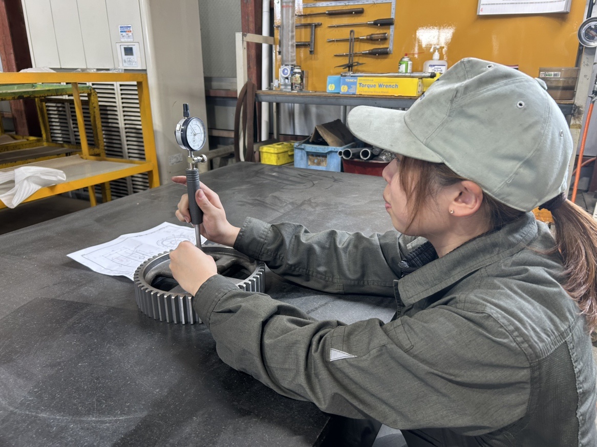 柳原製粉機 男女スタッフ活躍中