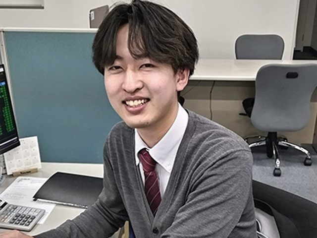 成電社　男性社員