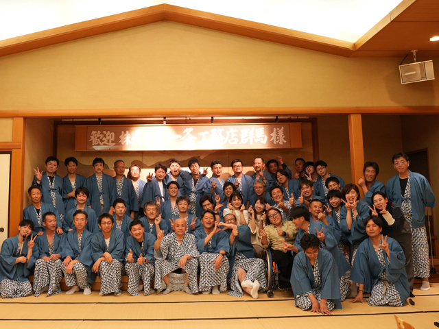 一条工務店群馬　国内社員旅行での集合写真