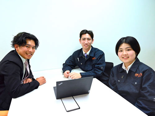 男性2人、女性1人のフィールドパートナー社員の写真