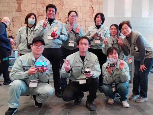 エーディエフ　スタッフの集合写真