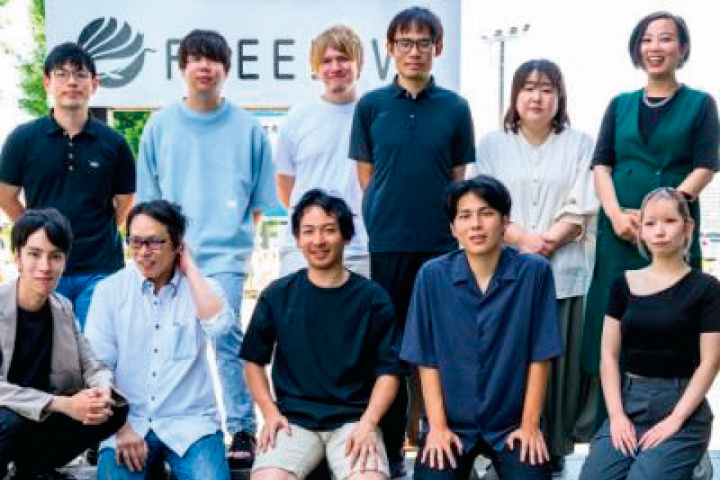 FREEDiVE社員の集合写真