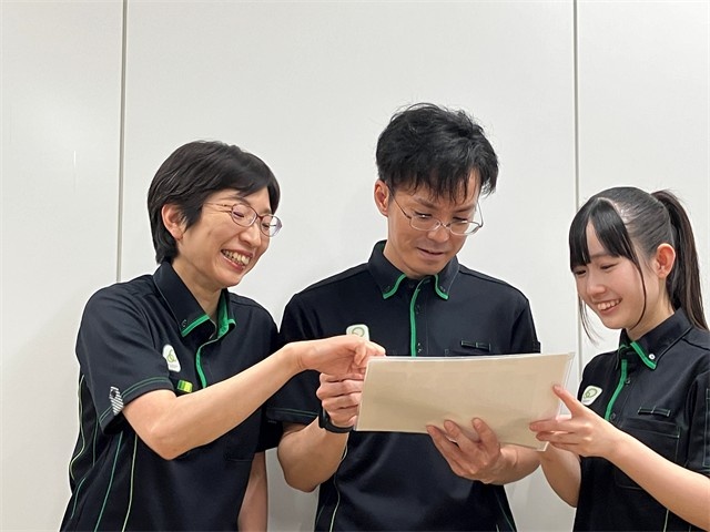 資料確認中の人たち
