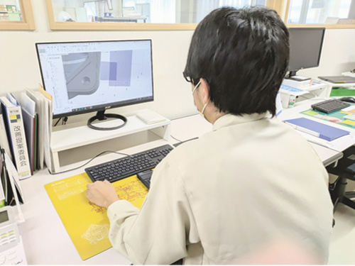 イズミ_社員1