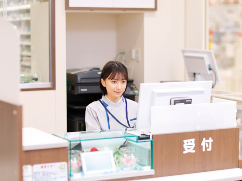 クスリのアオキ　スタッフ画像
