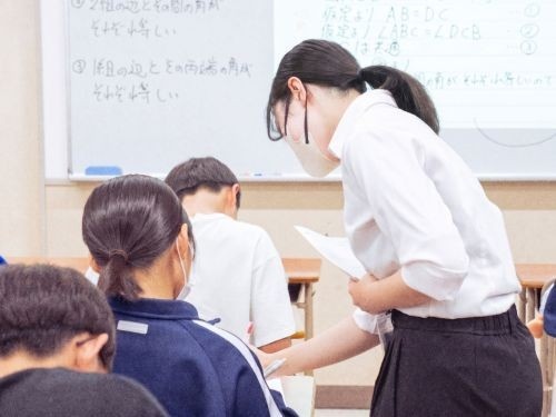 講師