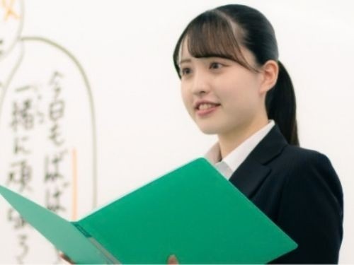 講師