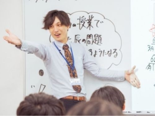 講師