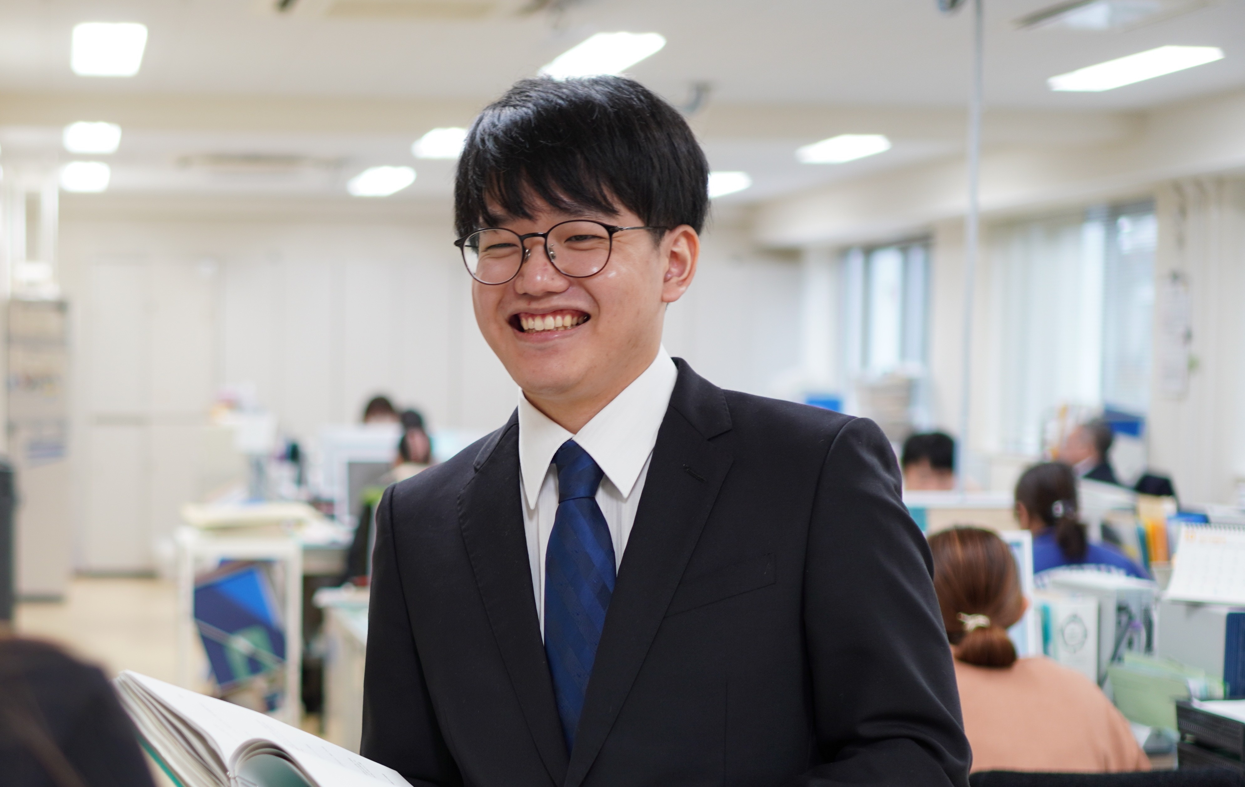 東北大学_東北地区採用試験事務室_人物写真１