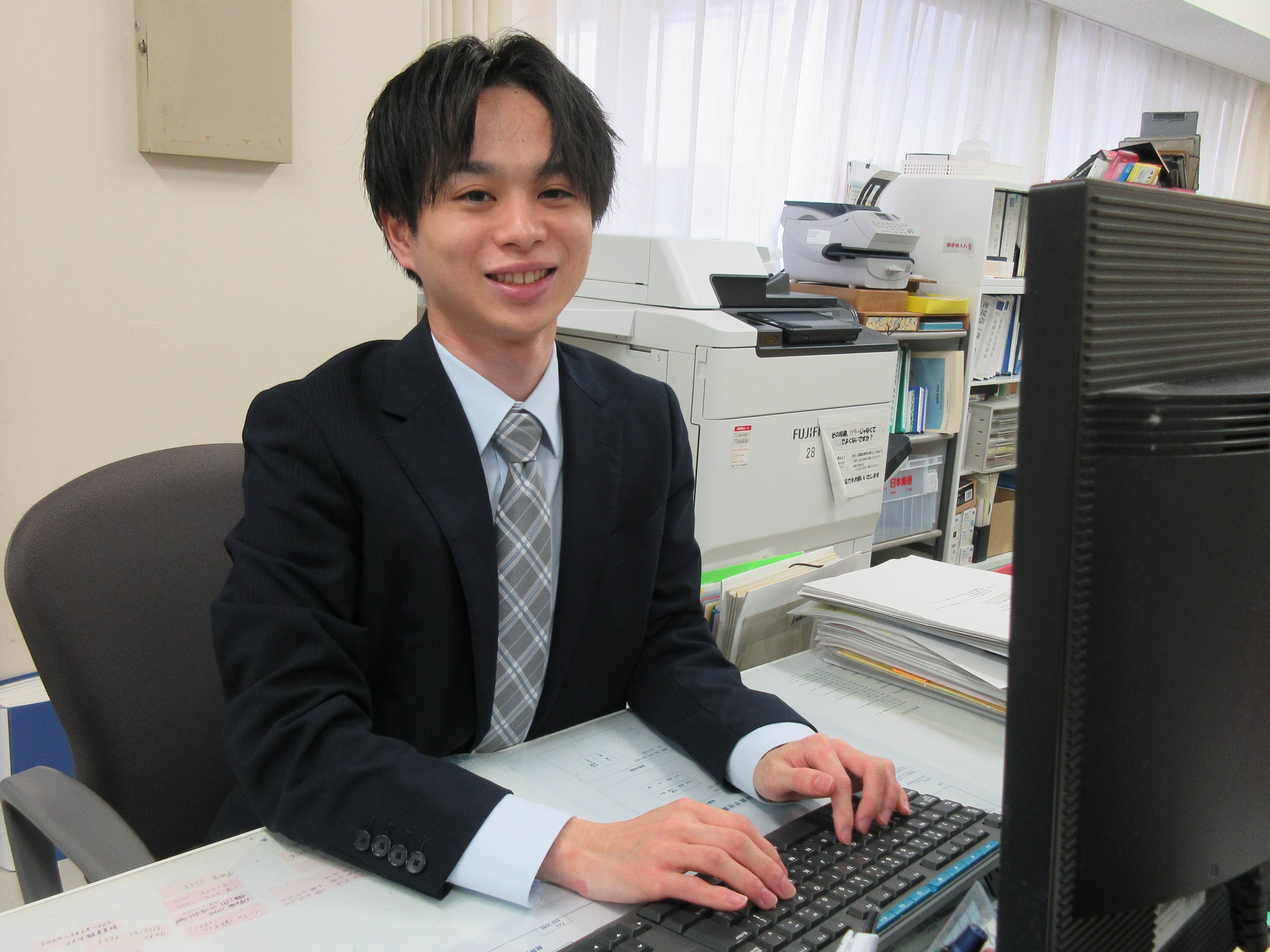 東北大学_東北地区採用試験事務室_人物写真２
