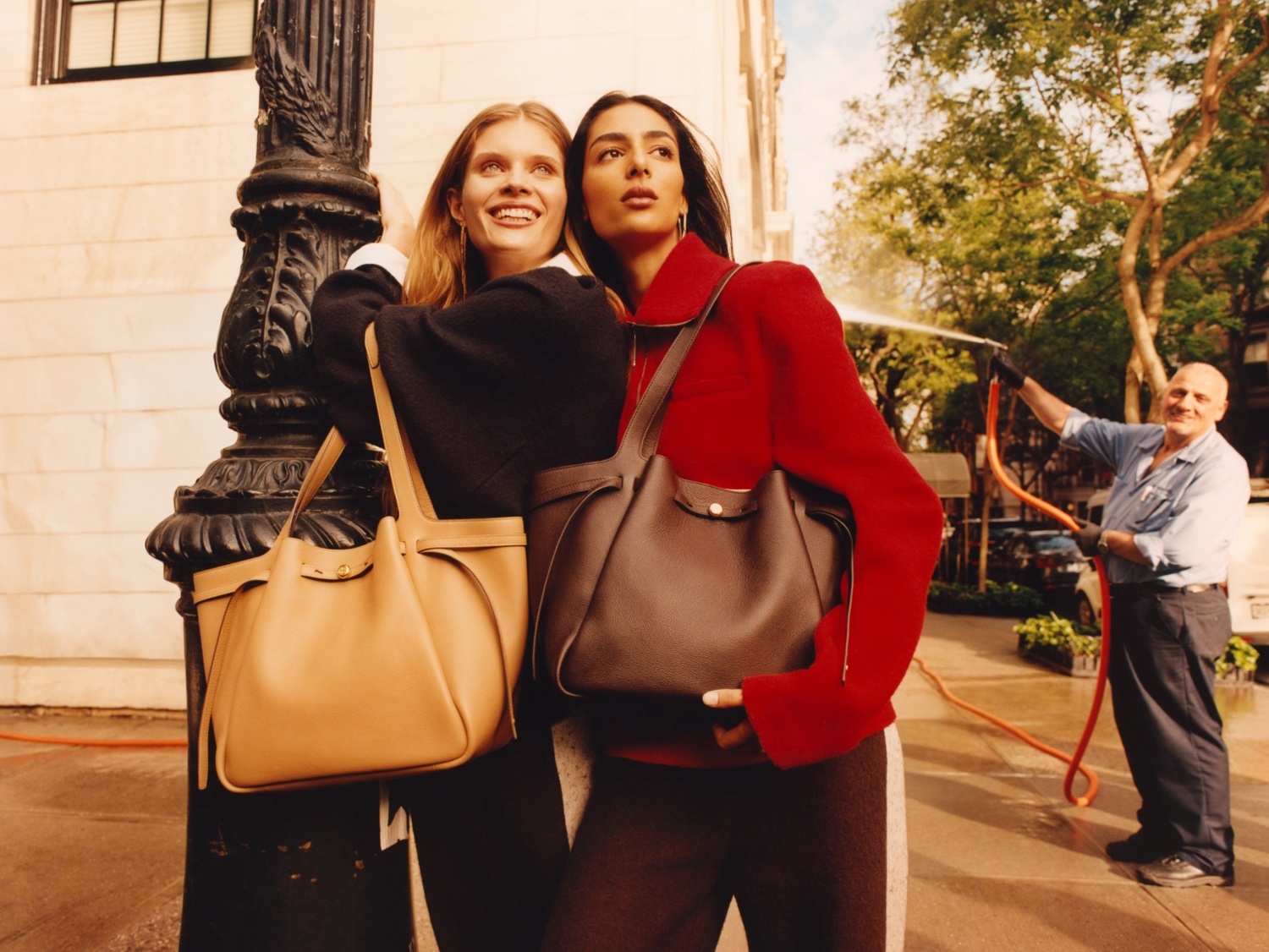 TORYBURCH_CAMPAIN ROMY_TOTE_SHOT