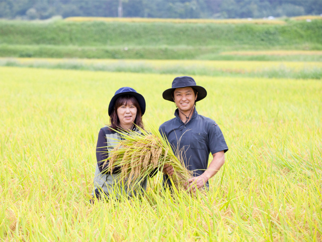 農家の男女画像