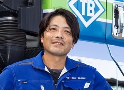大型ドライバーの男性