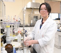 分析室の女性