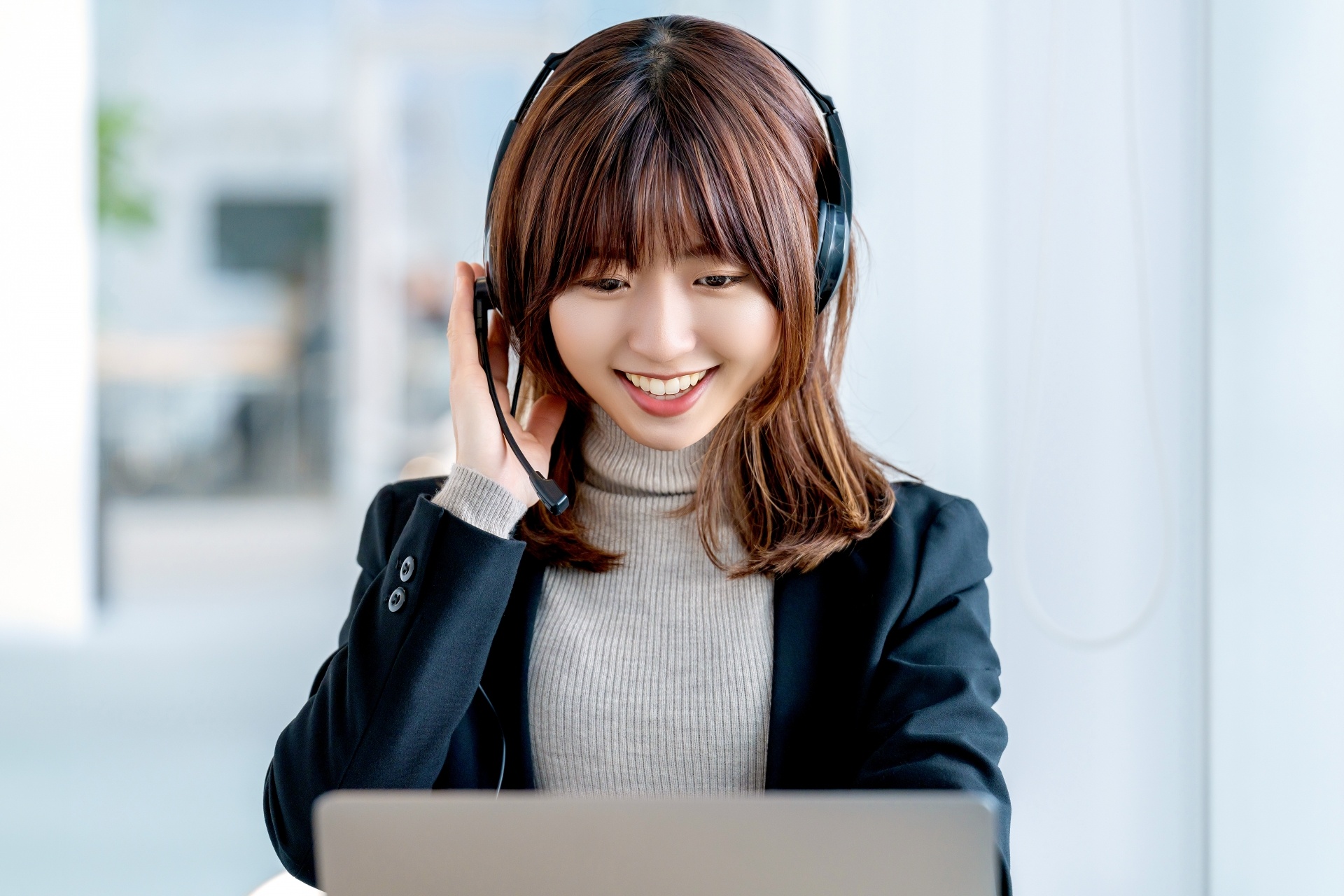 コールセンターでのオペレータ業務/扶養内OK/1日6時間~勤務OK/土日祝休み