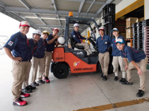 物流倉庫内フォークリフト作業の募集内容 埼玉県東松山市 株式会社鈴与カーゴサービス北関東の採用 求人情報