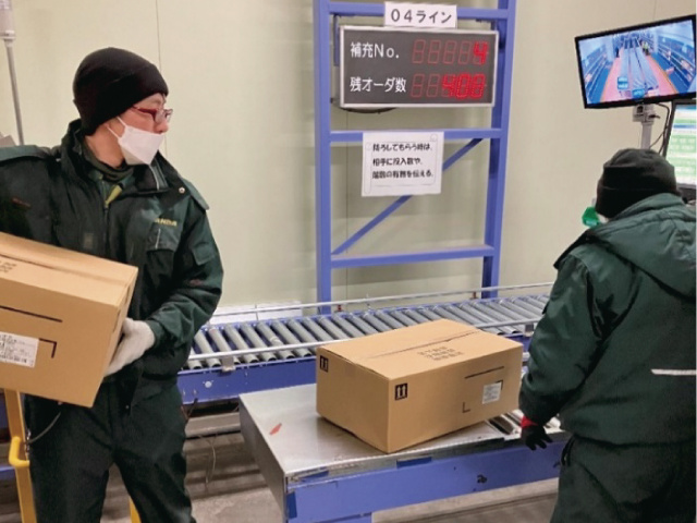 冷凍食品の集品作業