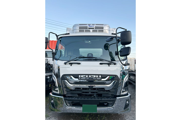 伊藤運送店／トラック正面