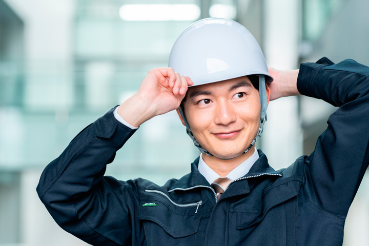 若い作業員の男性