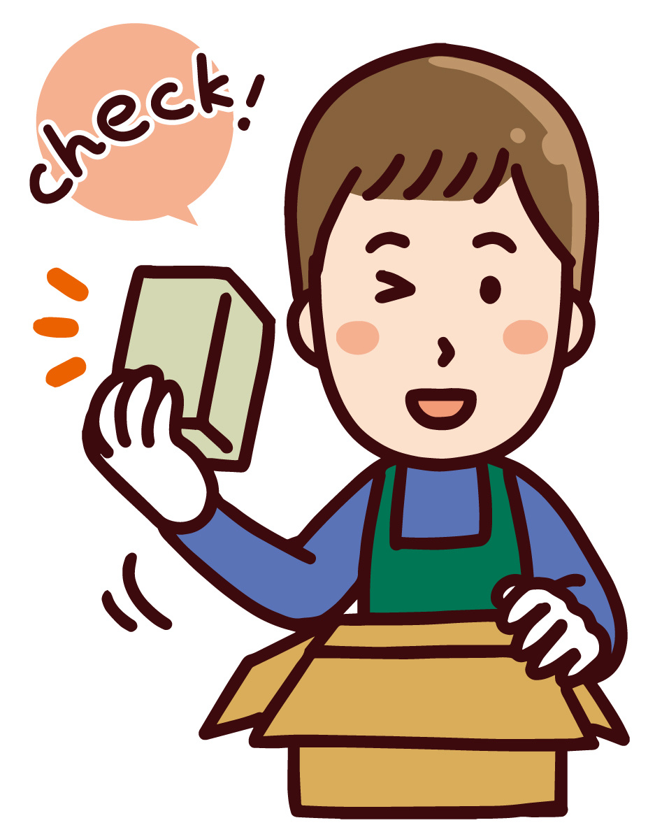 男性スタッフが梱包・検品している様子