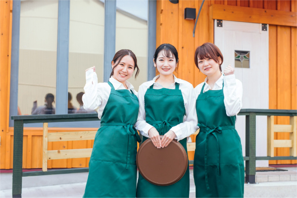 女性３人
