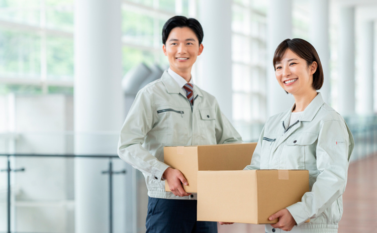 作業服を着たスタッフの写真