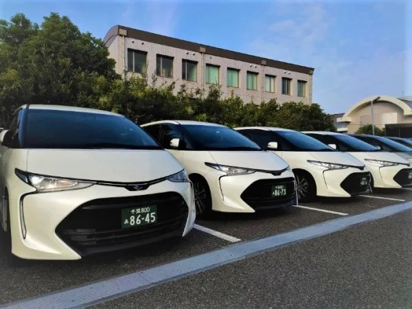 寝台車はエスティマを使用しています